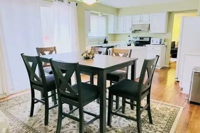 Image de Spacious 5-bedroom house with pool table near UofM