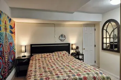 Image de Art boutique 2-level apartment \"Fish Eye\" in Charlestown.