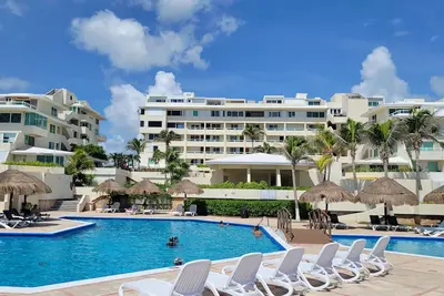 Image de Apartment Pool and Private Beach on Boulevard Kukulcan Hotel Zone Cancun