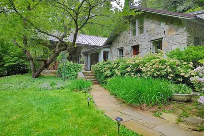Image de Crab Orchard Estate in Valle Crucis w\/ Fireplace