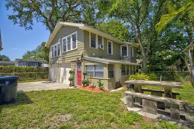 Image de Chic Loft in Heart of Tampa - Modern 2-Bed Retreat w/ Shared Yard