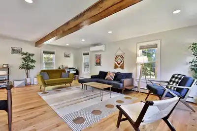 Image de Family Retreat at Lake Bomoseen: Restored 1910s Home, 4br\/2ba