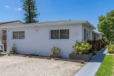 Image de Cozy Modern Home with an Oasis