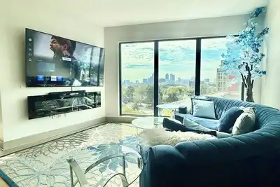 Image de Retraite de luxe Skyline. Dernier étage • 3 balcons • Vue ville