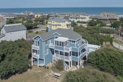 Image de Spacious 6-Bedroom Semi-Oceanfront House with Private Pool in Duck, Nc