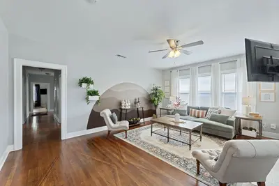 Image de Spacious 3 Bed • Pet Friendly • Near Airport