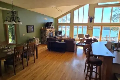 Image de Lakeview Chalet @ Beachfront Eagle Bay Village