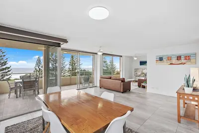 Image de Your ultimate beachfront getaway in Burleigh Heads!