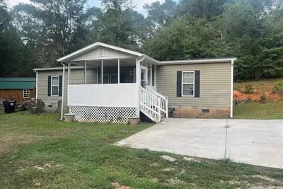 Image de Charming 3-bedroom mobile home with WiFi and Ac close to Lake Hartwell