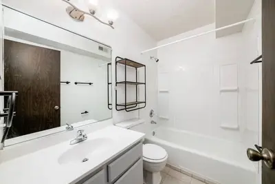Image de Hancock - Spacious Layout -Near Riverside Hospital