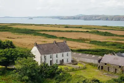 Image de Charming Coastal Farmhouse with Sea Views & Garden