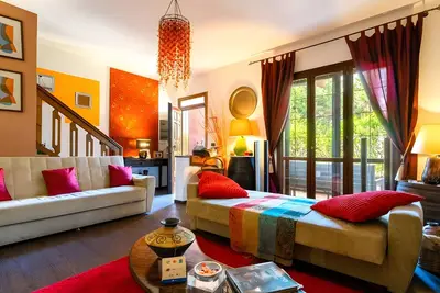 Image de Appartement dans un hôtel 'Bnb Sottosopra Intero 8 Pax' avec vue sur la mer, terrasse et Wi-Fi