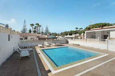 Image de Appartement de vacances 'Coqueta Vivienda En Zona Tranquila' avec piscine partagée et climatisation