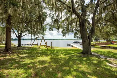 Image de Lake Winnott Home w\/ Boat Ramp & Dock