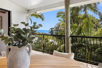 Image de Beachside 4-Bed Retreat with Study Nook & Views