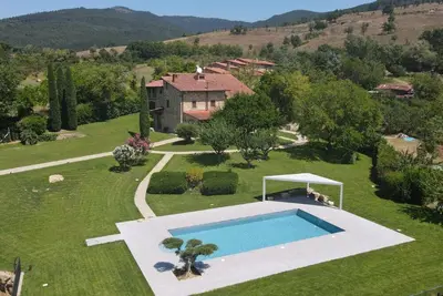 Image de Villa en Toscane avec Piscine et Vue