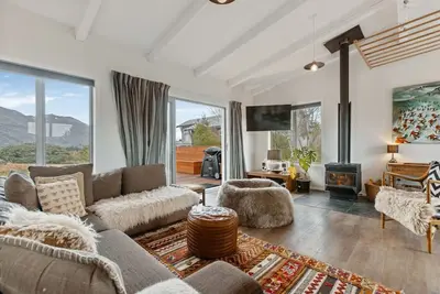 Image de Home with Alpine Views Wanaka