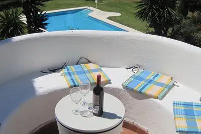 Image de Calahonda - Jardines Fase 3\nOverlooking wonderful gardens, close to the sea.