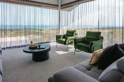 Image de Eagle Rise indulge in luxury comfort and style.