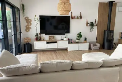 Image de Maison chaleureuse avec piscine