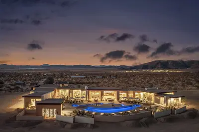 Image de Peak by Fieldtrip | 8 Br Modern Oasis | 2 Pools