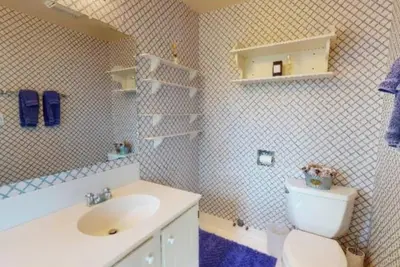 Image de Historic 3-bedroom post and beam house in prestigious Sugar Hill.