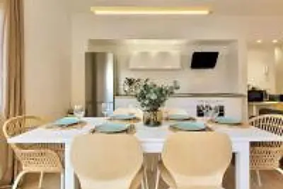 Image de Plaza and Beach by The Ocean Rentals