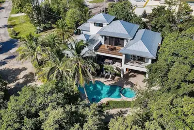 Image de Pursuit of Paradise: Bayfront Oasis on Anna Maria Island with Pool & Private Doc