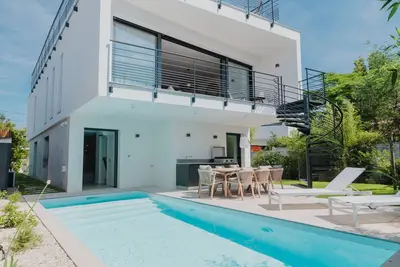 Image de Villa avec piscine privée chauffée en bord de mer à Royan