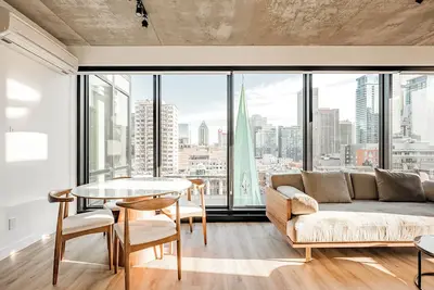 Image de Cozy Urban Haven with Balcony in Ville-Marie
