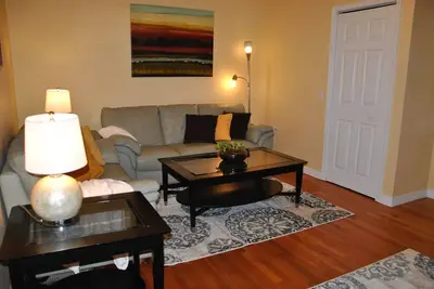 Image de Bright and quaint 2-bedroom apartment with WiFi, Ac in charming Elmira