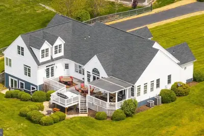 Image de Spacious 7-Br waterfront home w/ hot tub and more!
