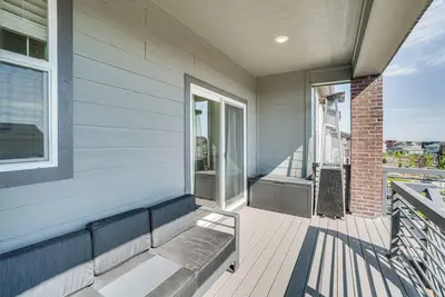 Image de Modern Home in Littleton w\/ Balcony & Grills!