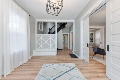 Image de Historic Charm Meets Modern Comfort - 3br Home in Mt. Auburn