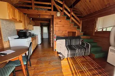 Image de Charming 1 bedroom rustic cabin with WiFi, Ac at Plattsburgh Rv Park