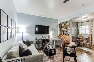 Image de Trendy Studio for 4 w/ Community Pool!