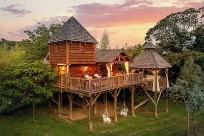 Image de Cabane Tobago: Belle et luxueuse cabane dans les arbres avec jacuzzi privatif.