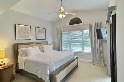 Image de Relax and unwind in this newly updated 3 bedroom condo on Lake Martin