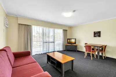 Image de Suite with Kitchen, WiFi & Easy Access to Motorway