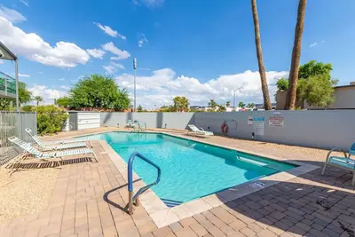 Image de 2br Scottsdale Getaway w/ Pool & Parking