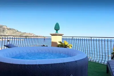 Image de Miriam Sea Front Apartment with Spa