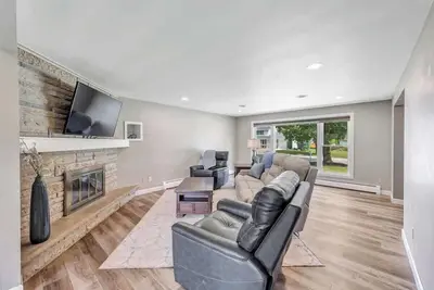Image de Charming 4-Bedroom Home, Short Walk to Lambeau