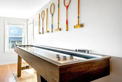 Image de Walk to beach, shuffleboard, and bunk room