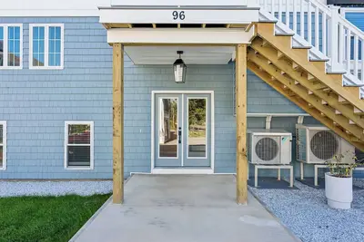 Image de Spacious 7-bedroom house with WiFi and Ac in fabulous Pine Point Scarborough