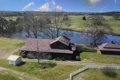 Image de Lodge on the lake inside a family farm 2 or 5 bedroom