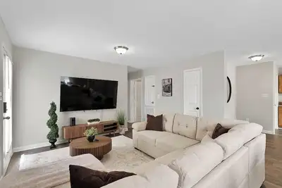 Image de 10 Min Drive to Downtown! A Cozy 3br in Raleigh!