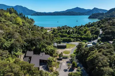 Image de Nature's Luxury - Moetapu Bay Holiday Home