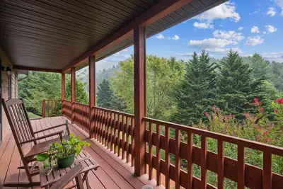 Image de New Listing! Whispering Pines - Spectacular Views & Hot Tub