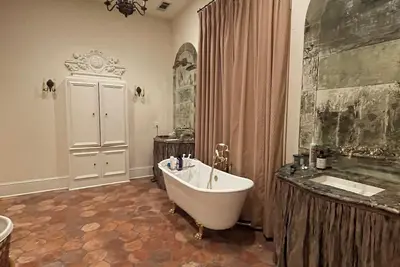 Image de Stunning 3-bedroom Mansion with in Prime East Memphis