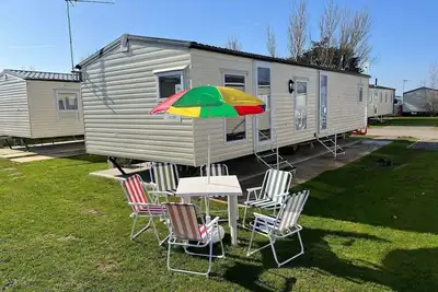 Image de Lovely 8 berth caravan for hire near Clacton-on-Sea in Essex ref 28029dw